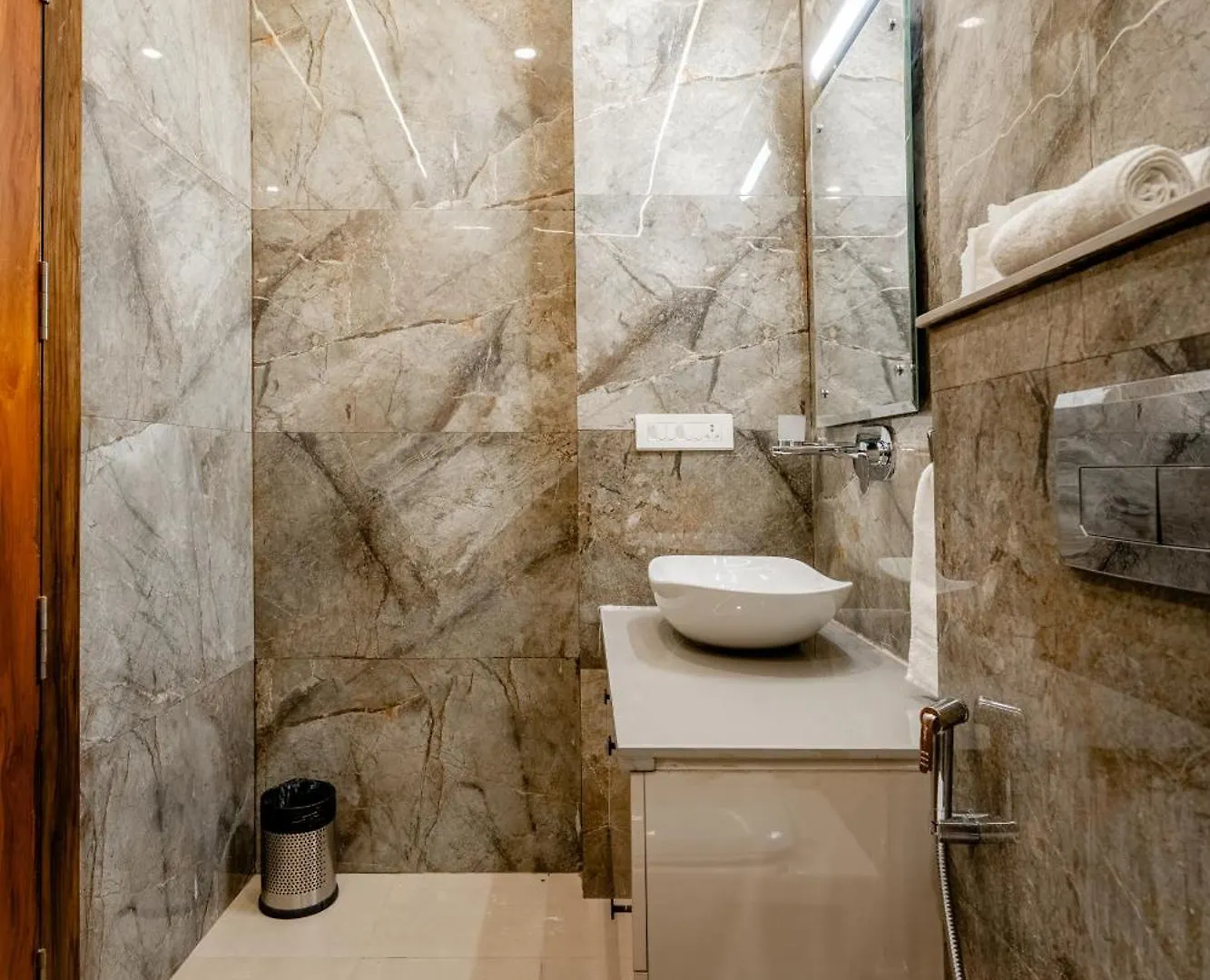 Lime Tree 1Bhk Service Apartment Near Artemis Hospital Sector 52 Gurgáon 0*,