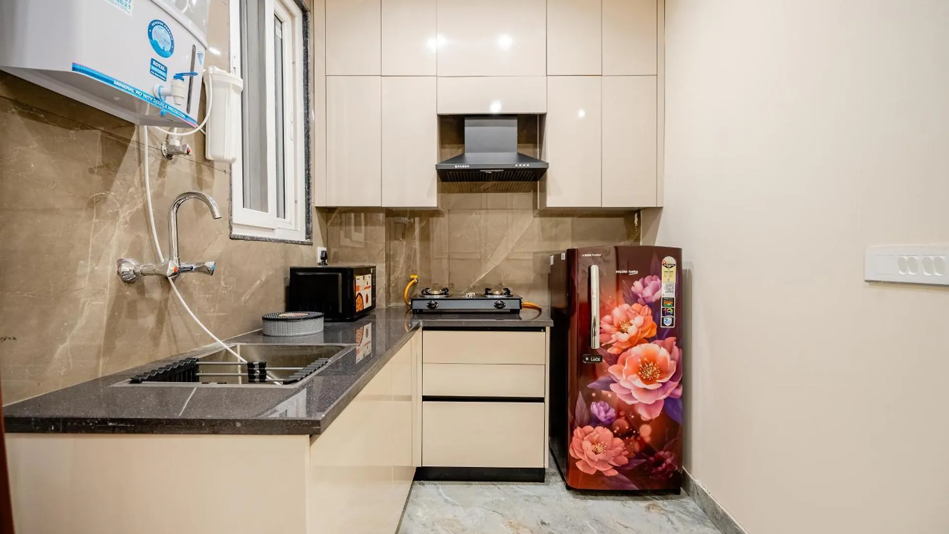 Lime Tree 1Bhk Service Apartment Near Artemis Hospital Sector 52 Gurgáon 0*,  India