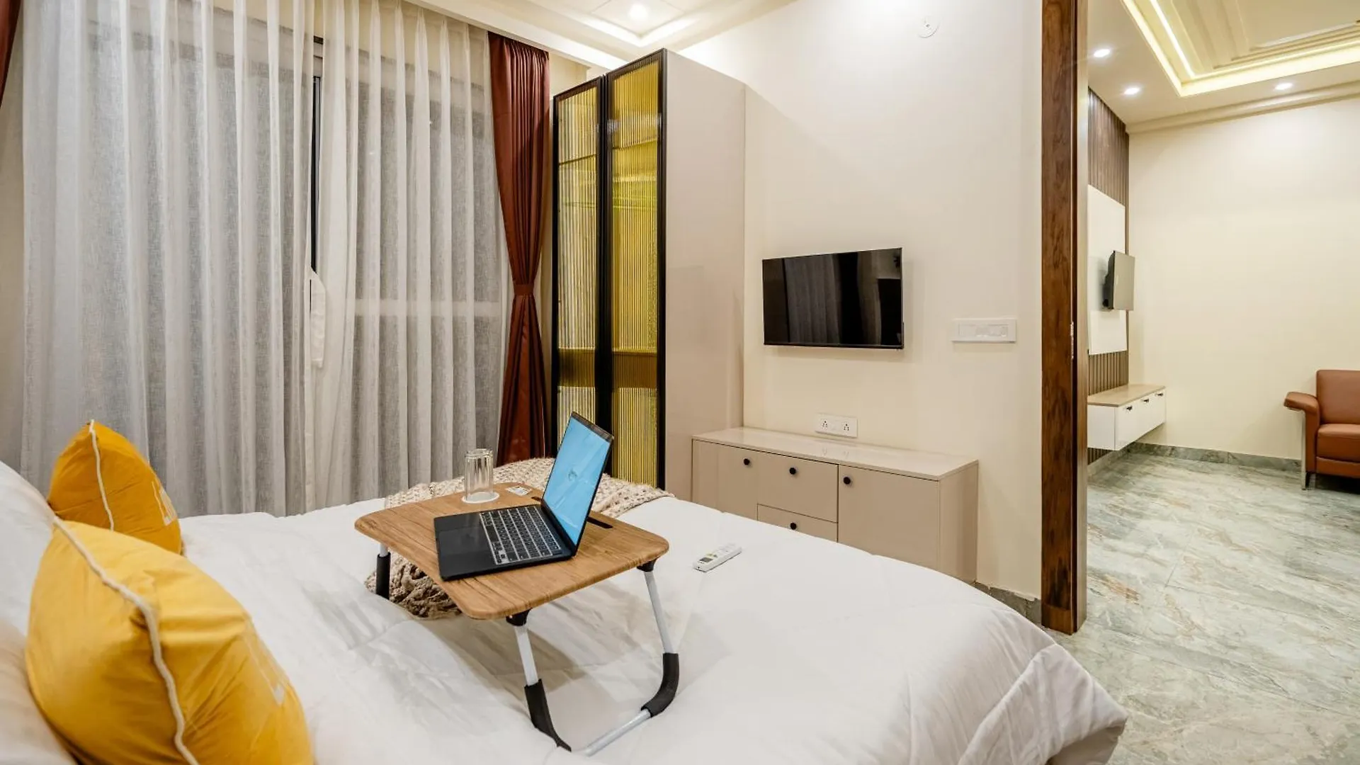 Lime Tree 1Bhk Service Apartment Near Artemis Hospital Sector 52 Gurgáon